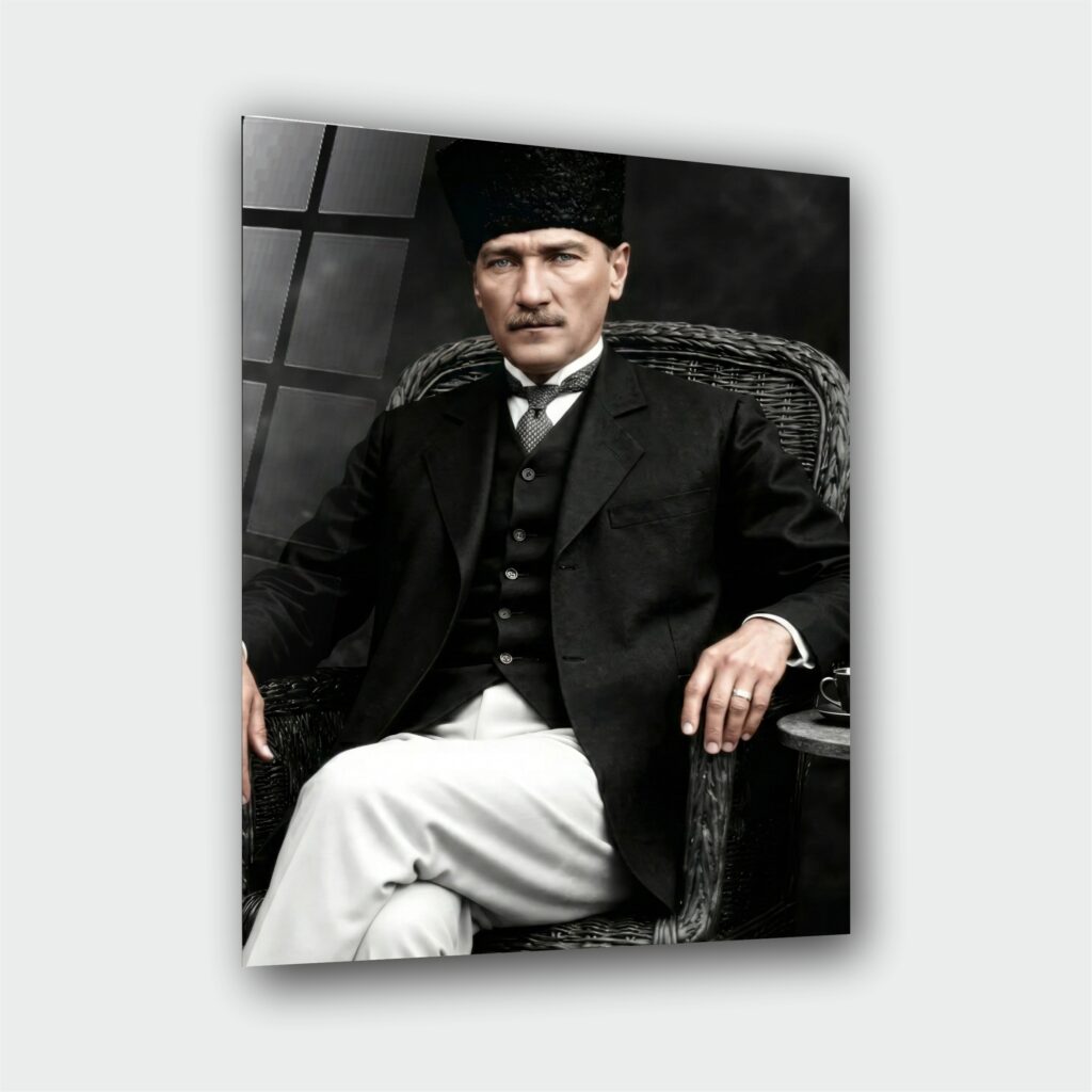 Alternative view of Atatürk Portre Cam Tablo – Çerçevesiz UV Baskı – Model 10