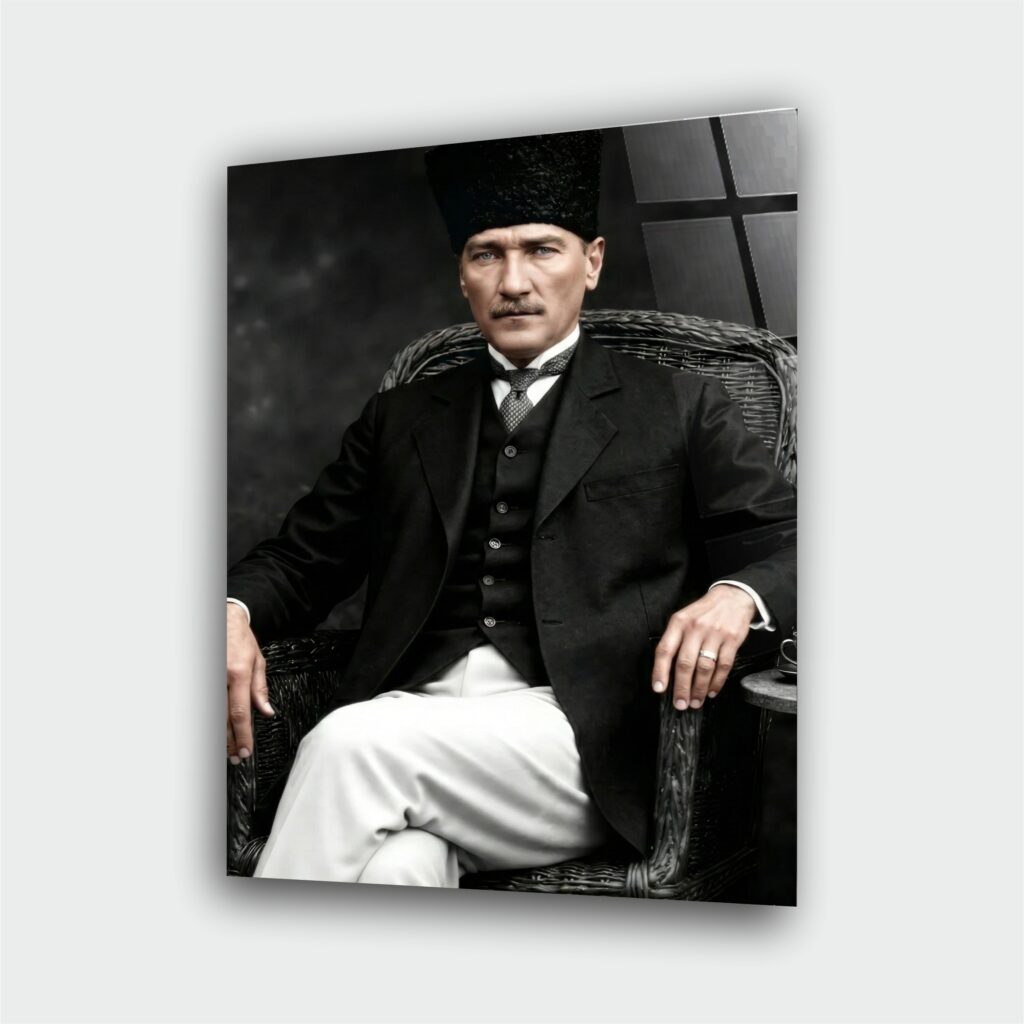 Atatürk Portre Cam Tablo – Çerçevesiz UV Baskı – Model 10