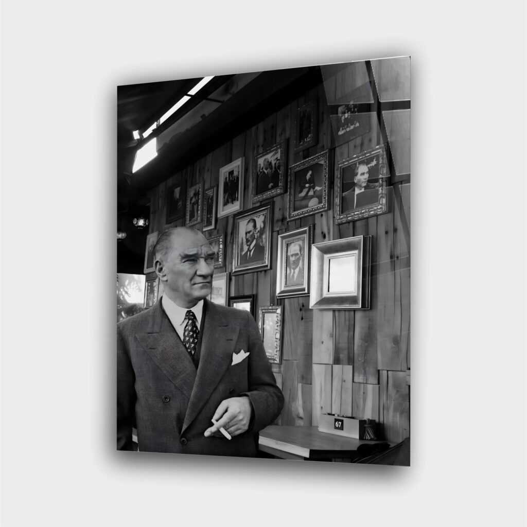 Atatürk Portre Cam Tablo – Çerçevesiz UV Baskı – Model 38