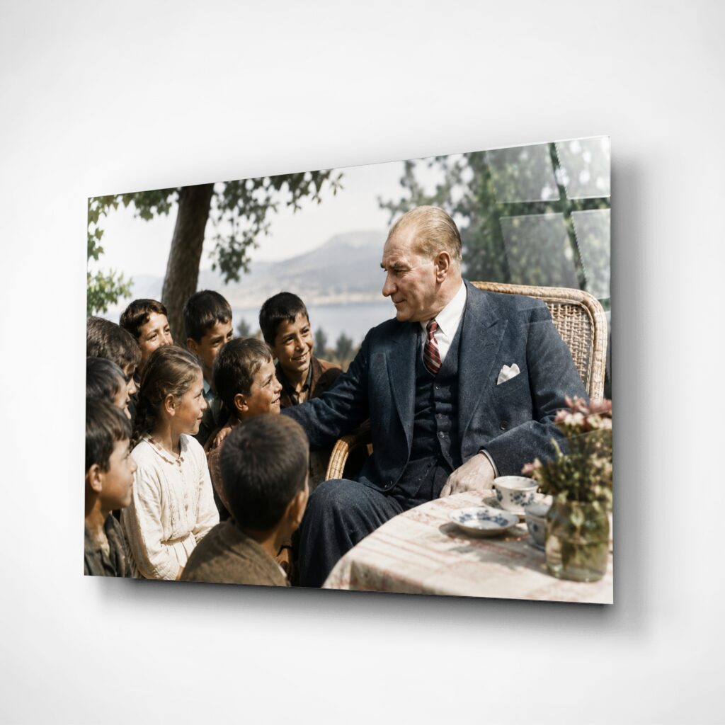 Atatürk Portre Cam Tablo – Çerçevesiz UV Baskı – Model 27